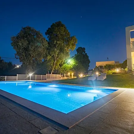 Detoro Villa