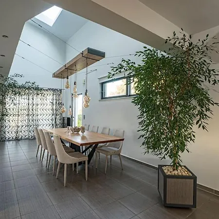 Detoro Villa