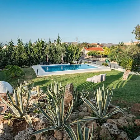 Detoro Villa